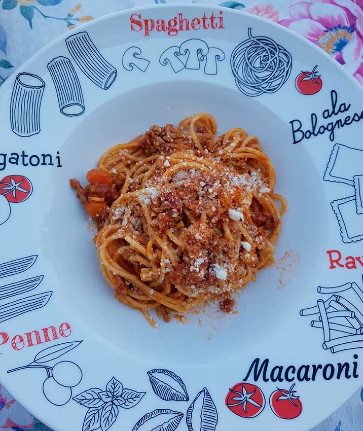 Assiette de spaghettis bolognaise