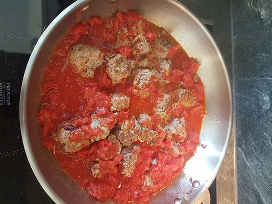 Ajoutez la sauce tomates 