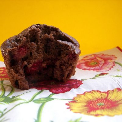 Muffins moelleux au chocolat et framboises