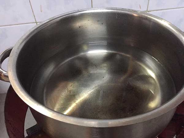 bouillir l'eau pour les pâtes 