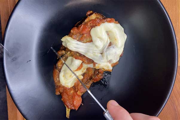 Aubergine confite à la compotée de tomate et gratinée à la mozzarella