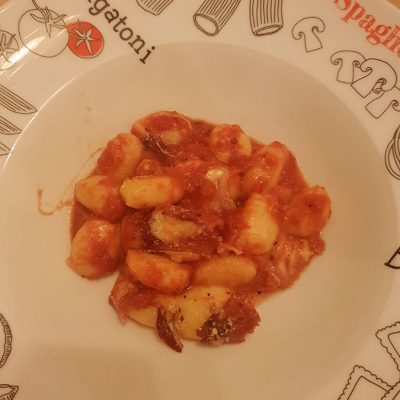 Plat de gnocchi tomate et mozzarella