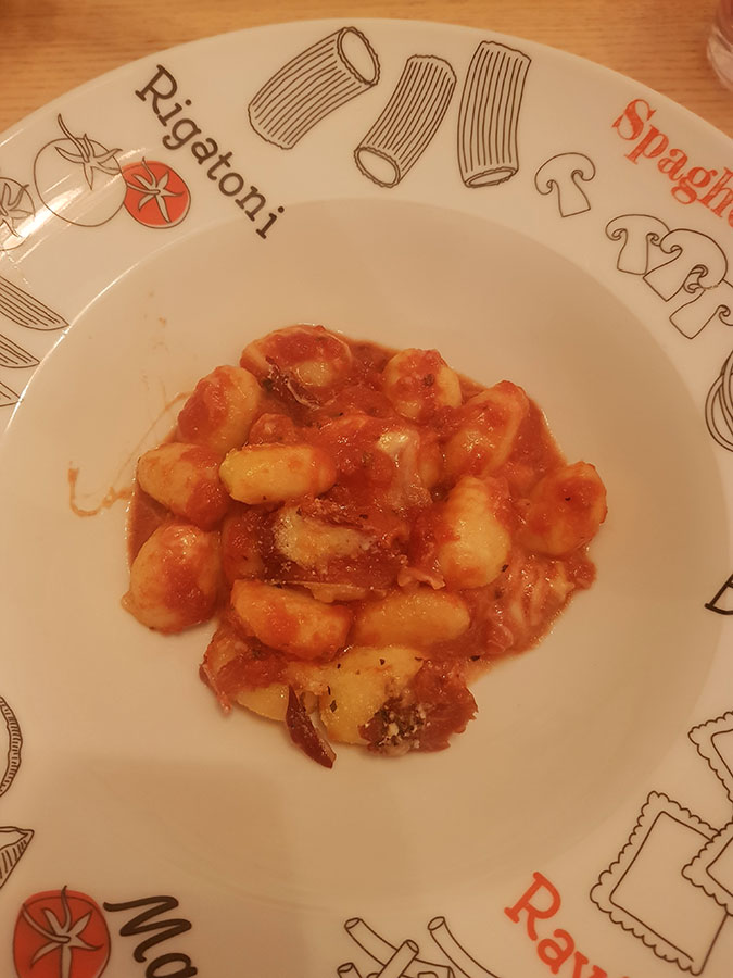Plat de gnocchi tomate et mozzarella