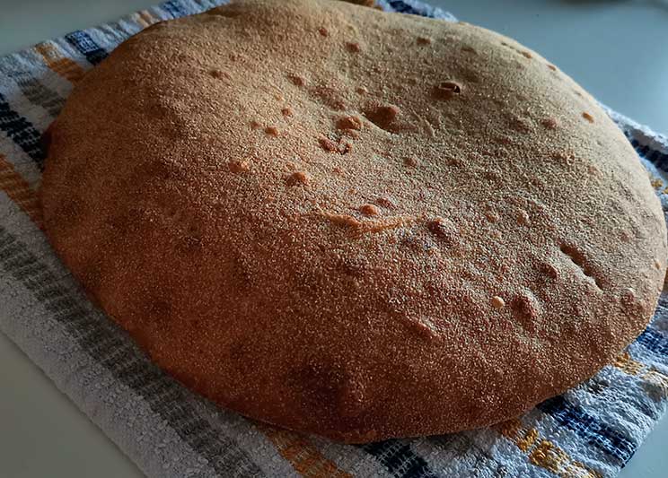 ingrédients du matlouh au four (pain maison à la farine de blé)