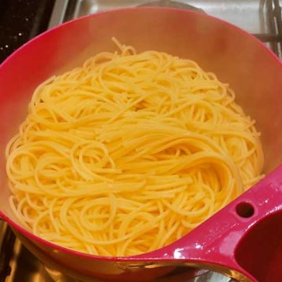 Égouttez les spaghettis 1.