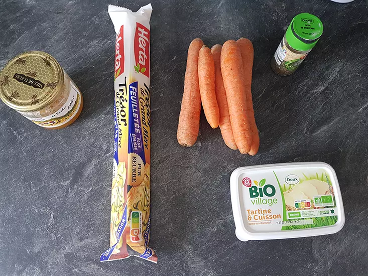 ingrédients pour la tarte tatin aux carottes miel et thym 
