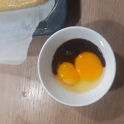 Mélange œufs et café.