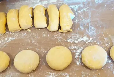 Façonner les petits pains.