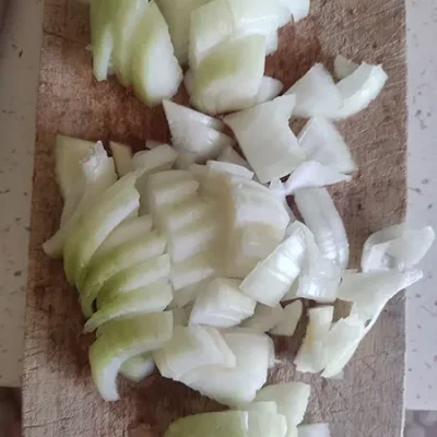 Couper les oignons blancs