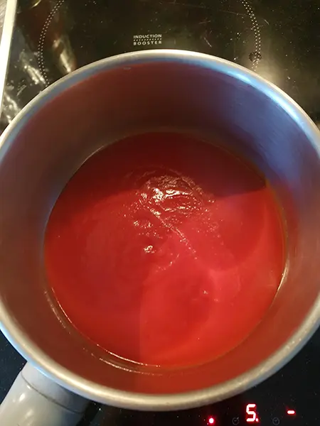 Chauffer la sauce tomate 