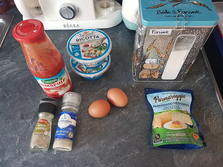 Ingrédients pour le gnocchis maison à la pulpe de tomate et au formage 