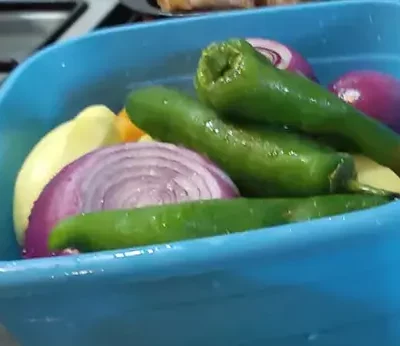 Éplucher et laver les légumes.