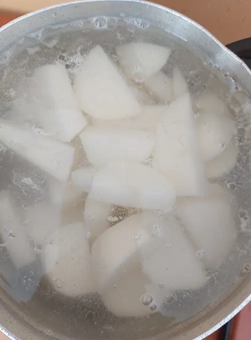 cuire les pommes de terre à l'eau