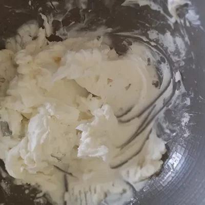 mélanger le mascarpone avec le sucre glace
