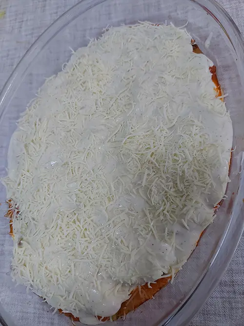 sauce béchamel et fromage râpé