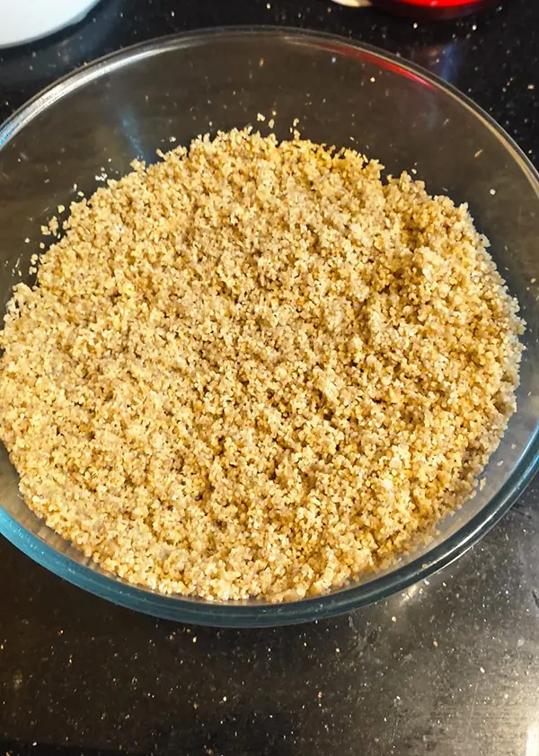 Laissez le couscous absorber l'eau jusqu'au séchage complet.