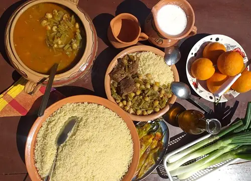 Couscous kabyle traditionnel aux légumes verts