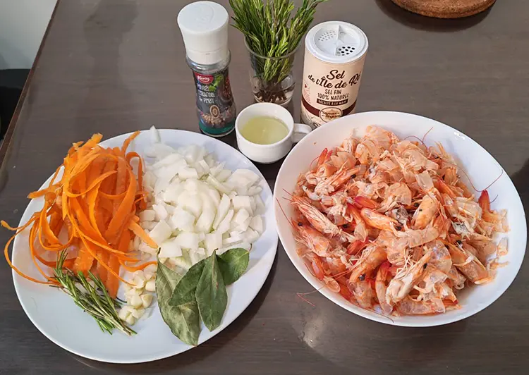 Soupe maison avec carcasses de crevettes