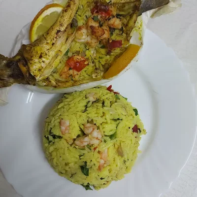 Loup de mer farci au riz et aux crevettes