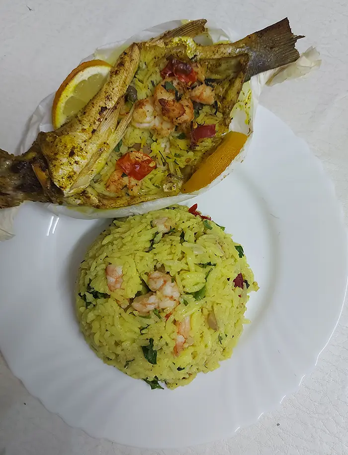 Loup de mer farci au riz et aux crevettes