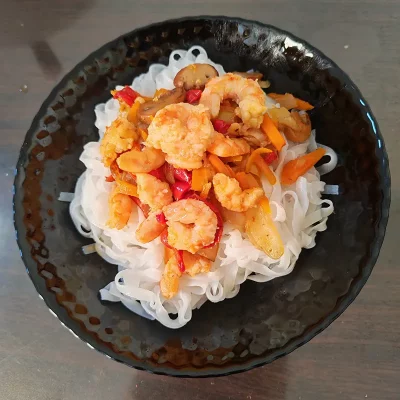 Nouilles de riz aux crevettes et légumes