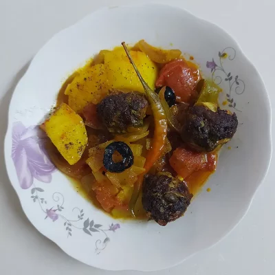 Mosli tunisien aux légumes et boulettes de viande hachée