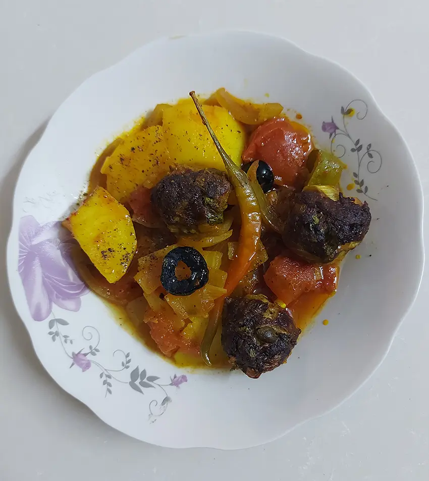 Mosli tunisien aux légumes et boulettes de viande hachée