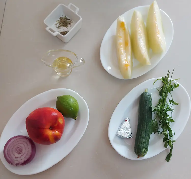 Salade fraîche pêche et melon.