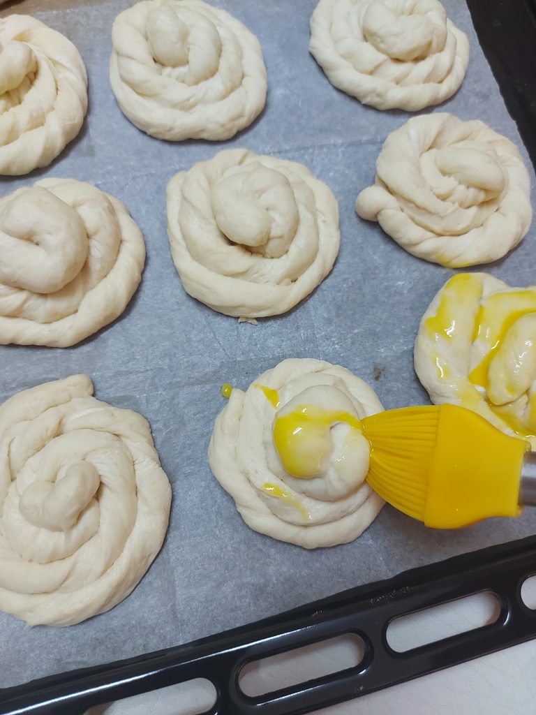 Badigeonnez de jaune d’œuf.
