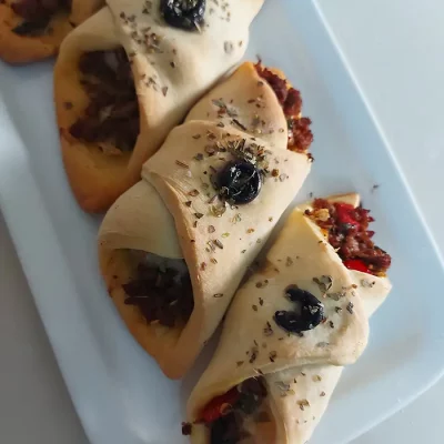 Petits pains farcis à la viande hachée et aux légumes