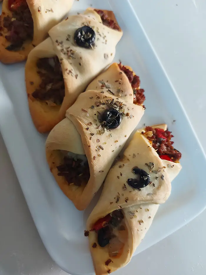 Petits pains farcis à la viande hachée et aux légumes