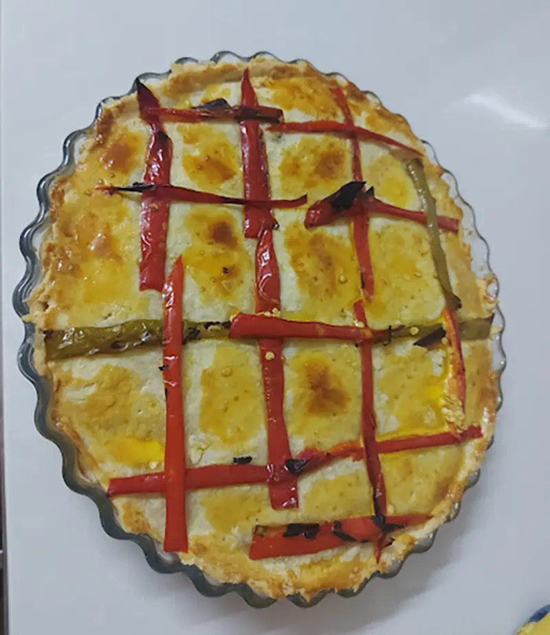 Tourte salée au poulet et aux poivrons grillés