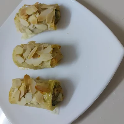 Samsas croustillants aux crevettes et amandes effilées