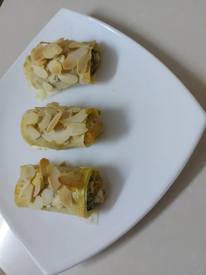 Samsas croustillants aux crevettes et amandes effilées