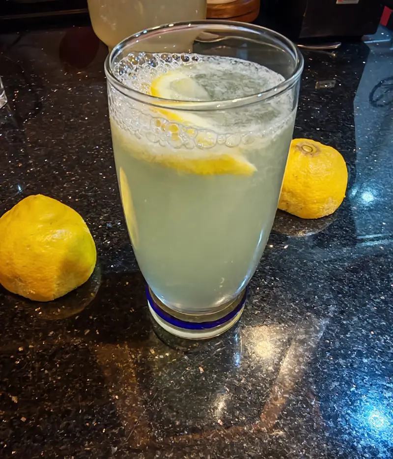 Jus de citron maison allégé en sucre