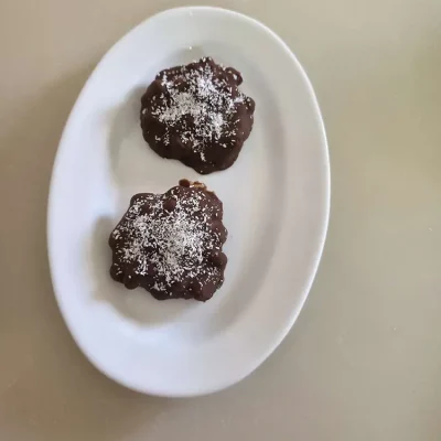 Mini galettes glacées de grenade au chocolat et yaourt grec