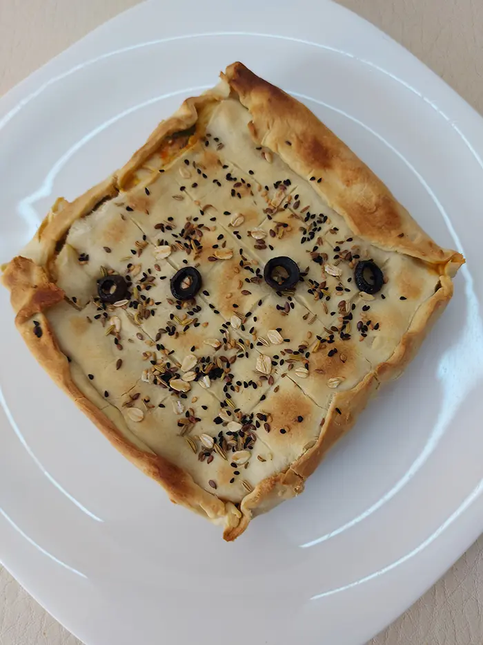 Tourte feuilletée aux merguez et fromage