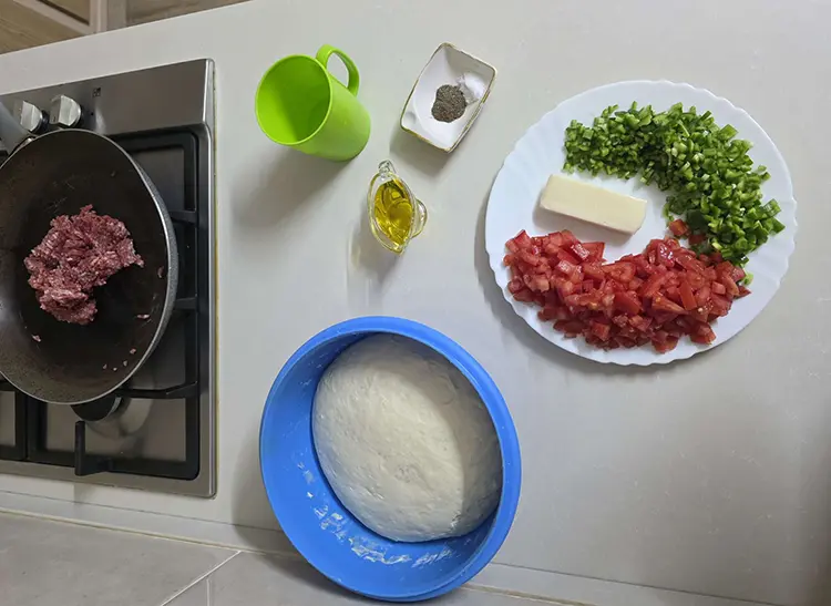 pizza gratiné à la viande hachée