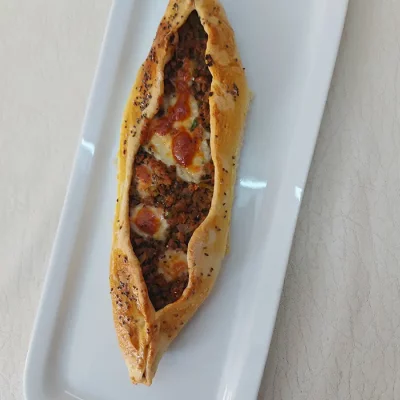 Pide turc à la viande hachée