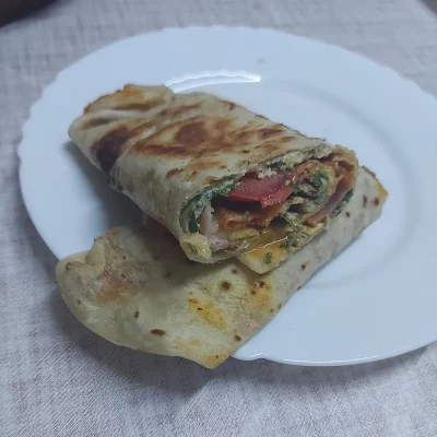 Wrap omelette au jambon et mozzarella à la poêle