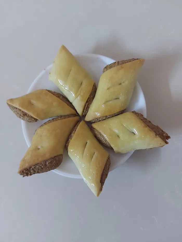 Gâteaux marocains fourrés aux cacahuètes (Briwat Kawkaw)